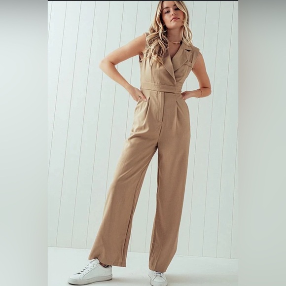 big hit Pants - NWT size Small - Big hit fashion size small notch, lapel, flaired leg jumpsuit